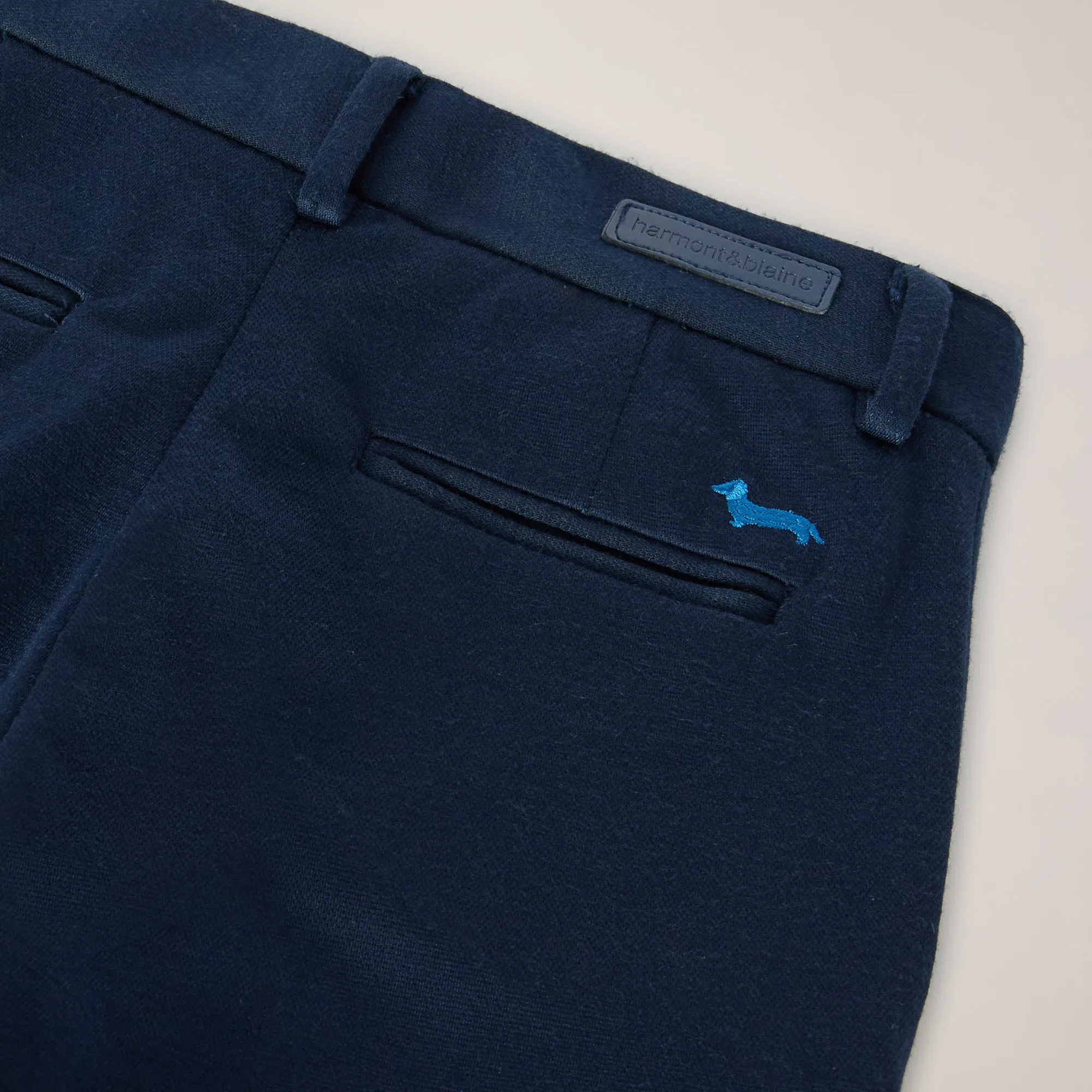 Pantalón de punto con logotipo bordado, corte clásico y bolsillo América