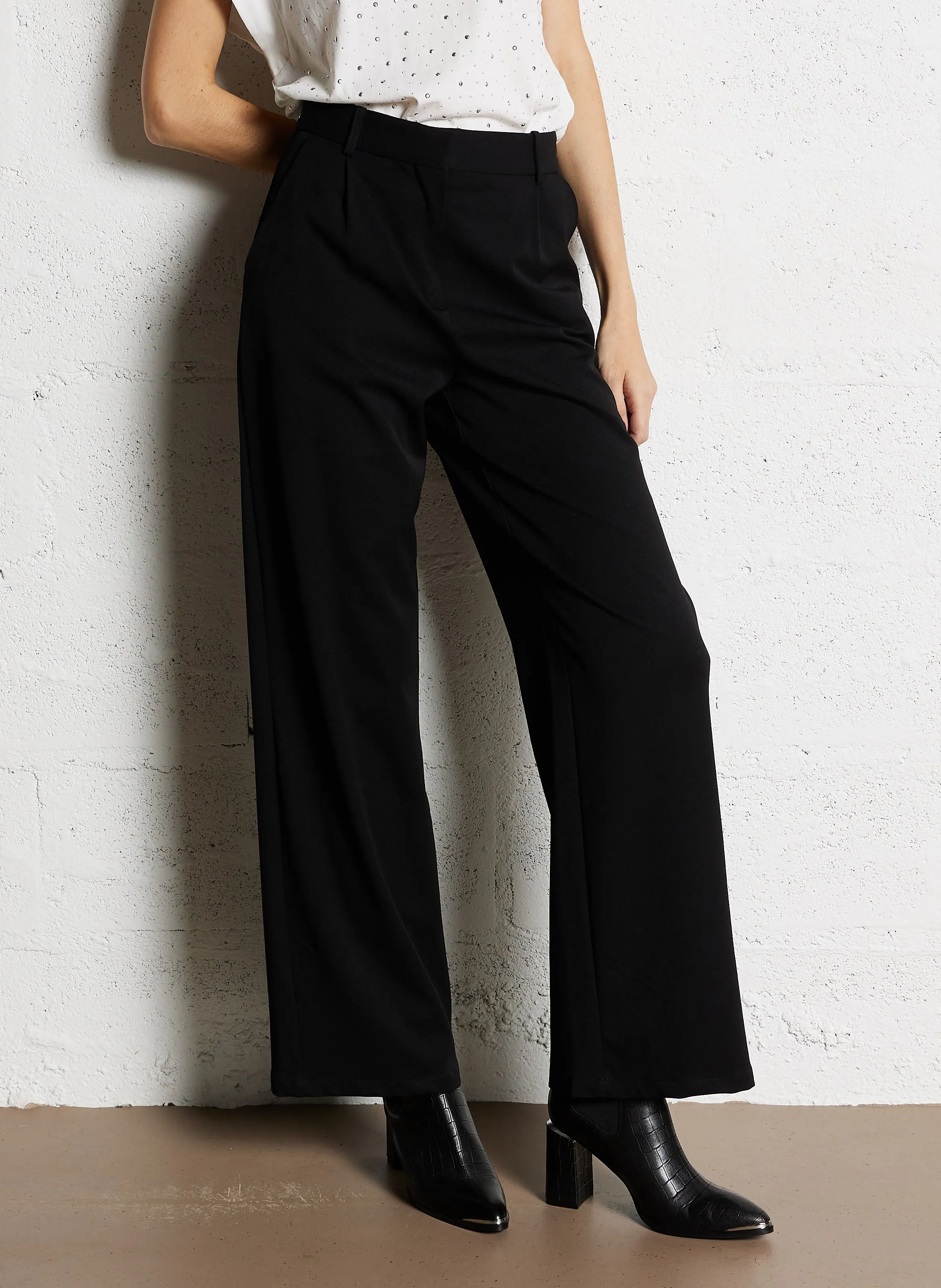 Pantalón ancho en negro