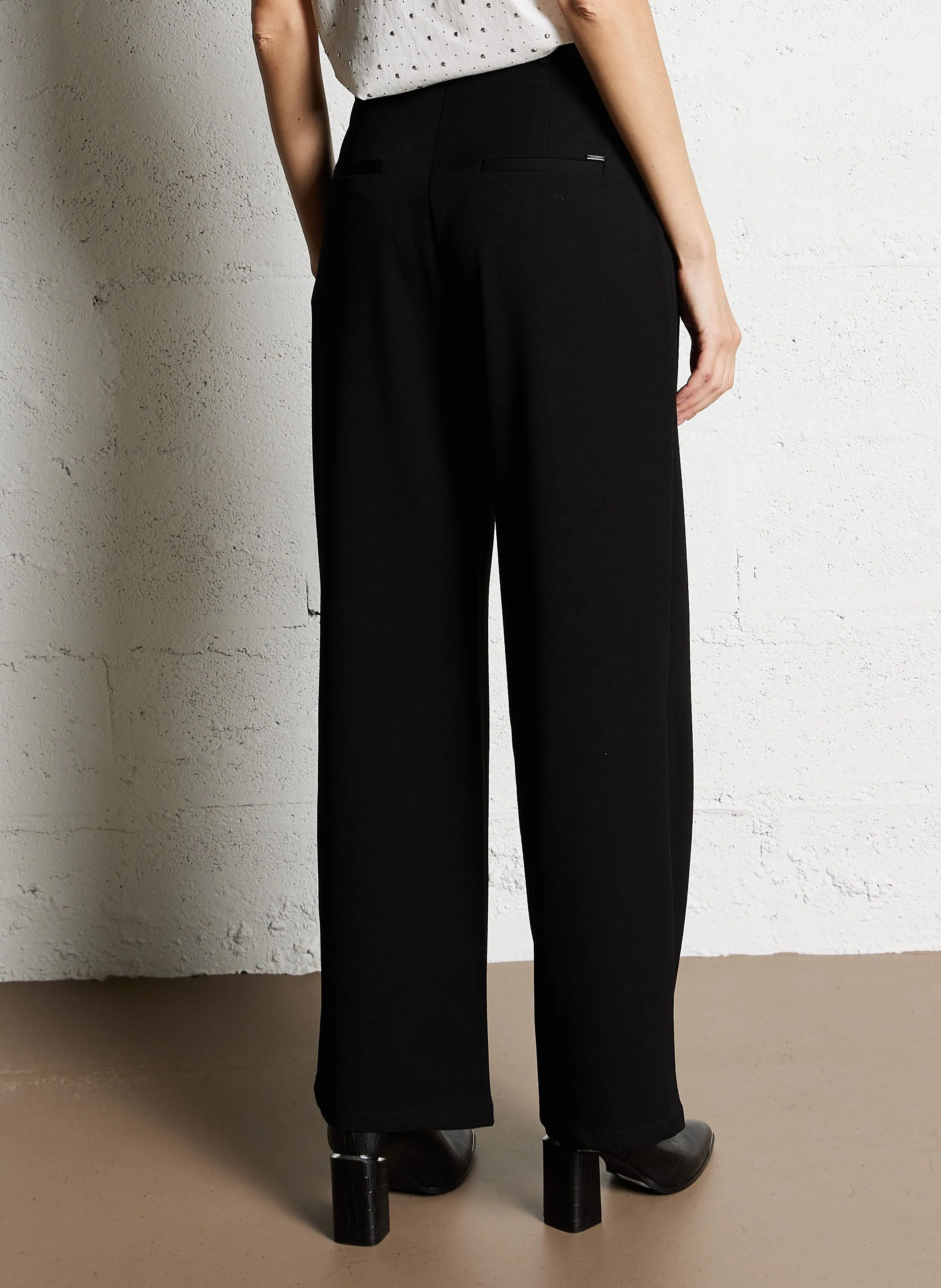 Pantalón ancho en negro