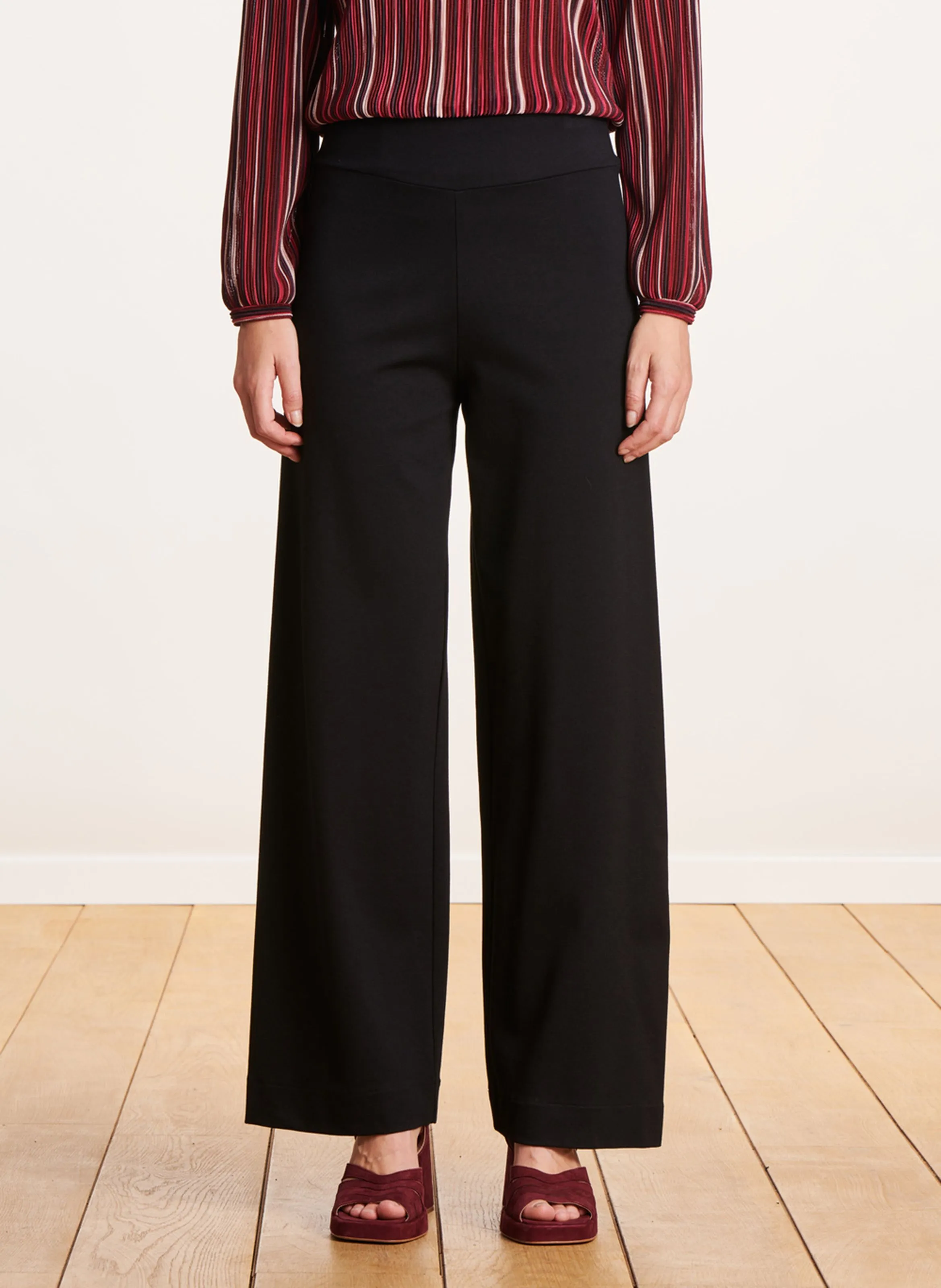 Pantalón ancho tobillero en negro