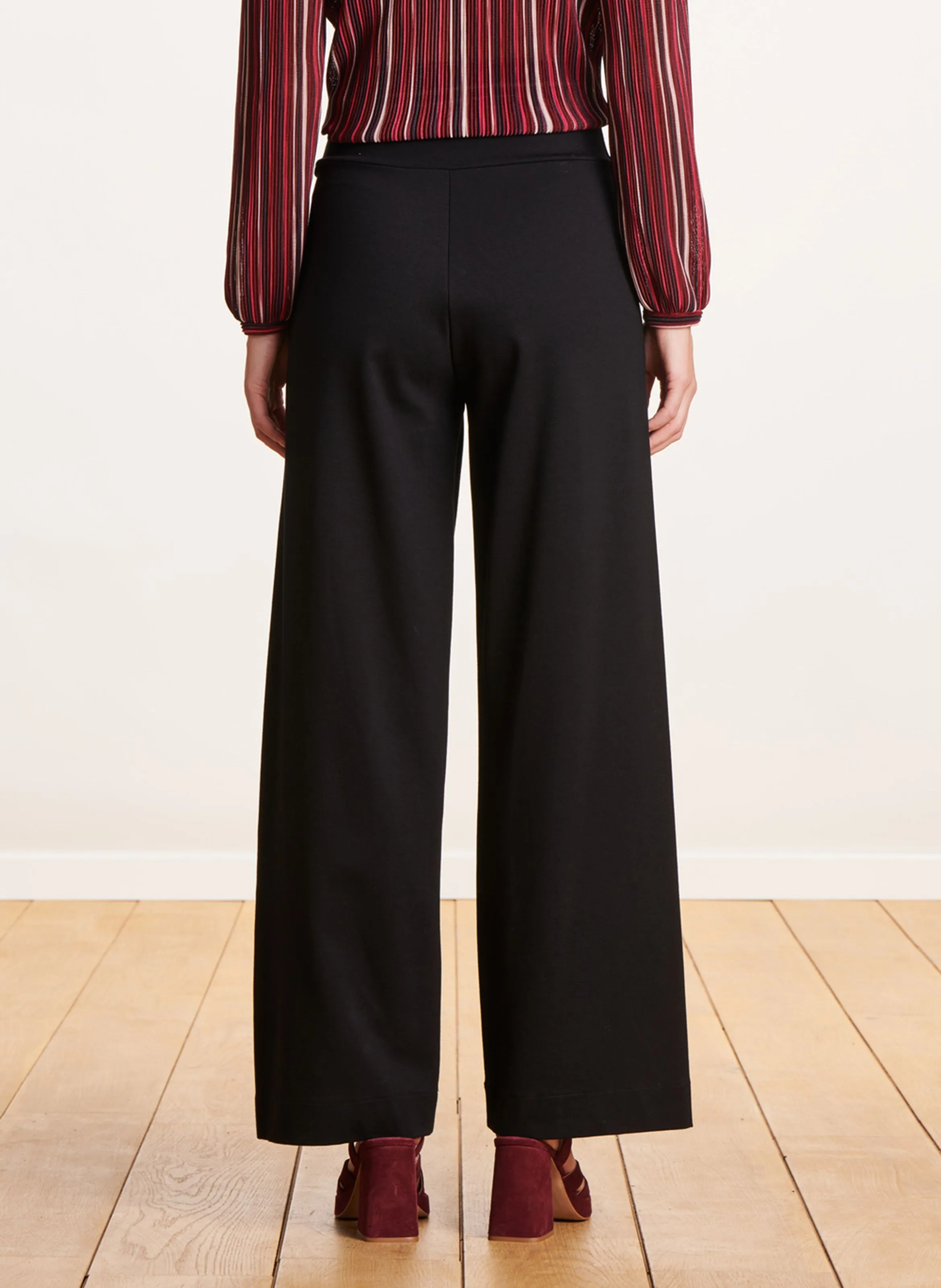 Pantalón ancho tobillero en negro