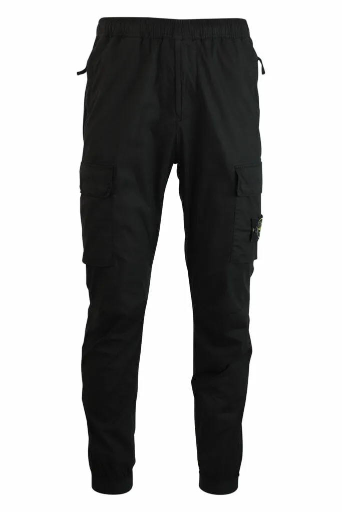Pantalón cargo negro con parche