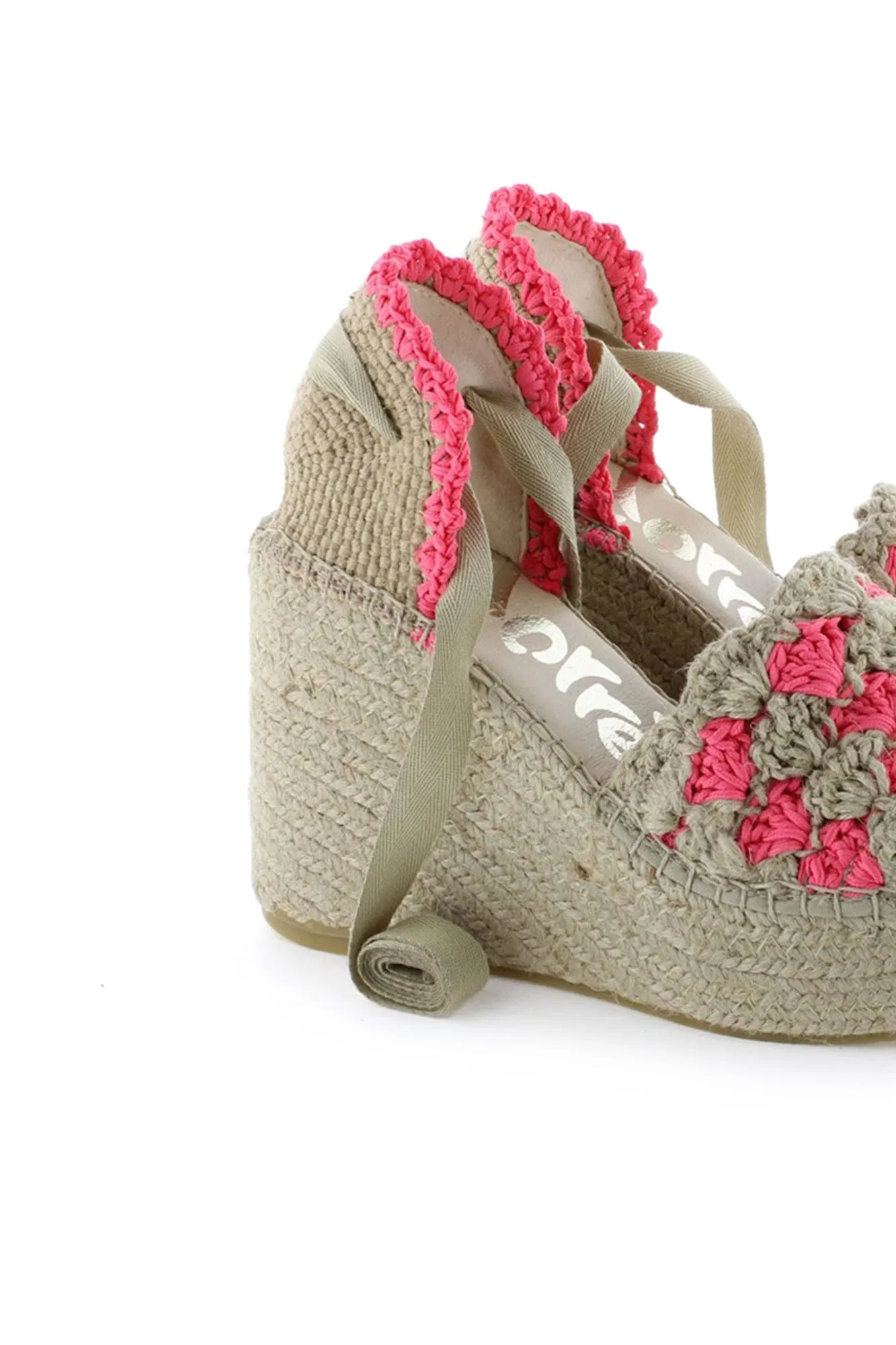 Sandalia cintas ganchillo fluor fuxia