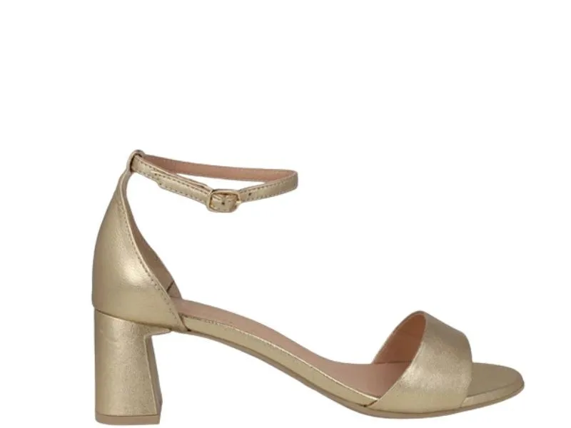 SANDALIA DE TACON LAYNA VEXED EN COLOR ORO