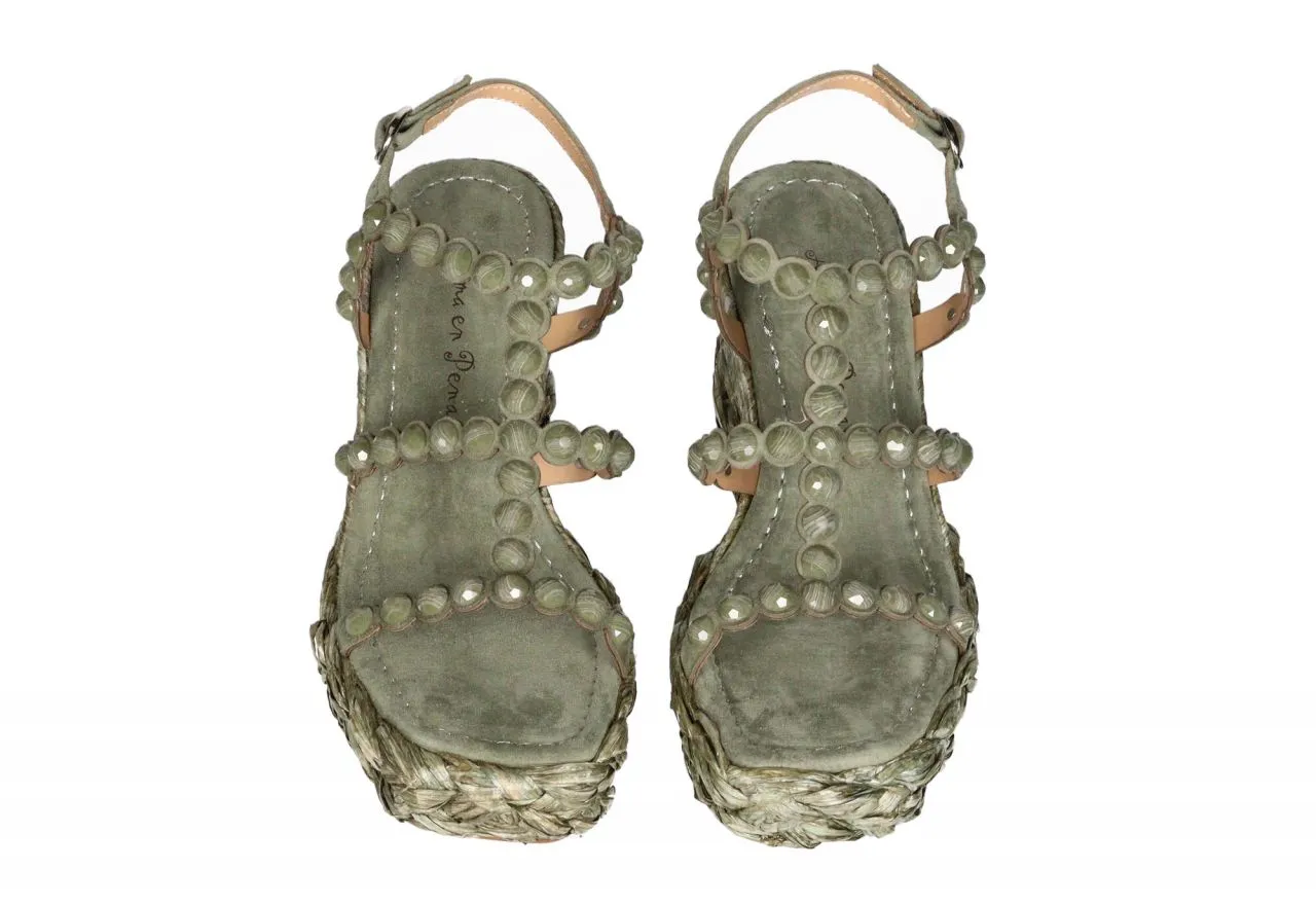 Sandalia Nobuck Kaki Tiras Tachas Redondas Cuña Alta Esparto