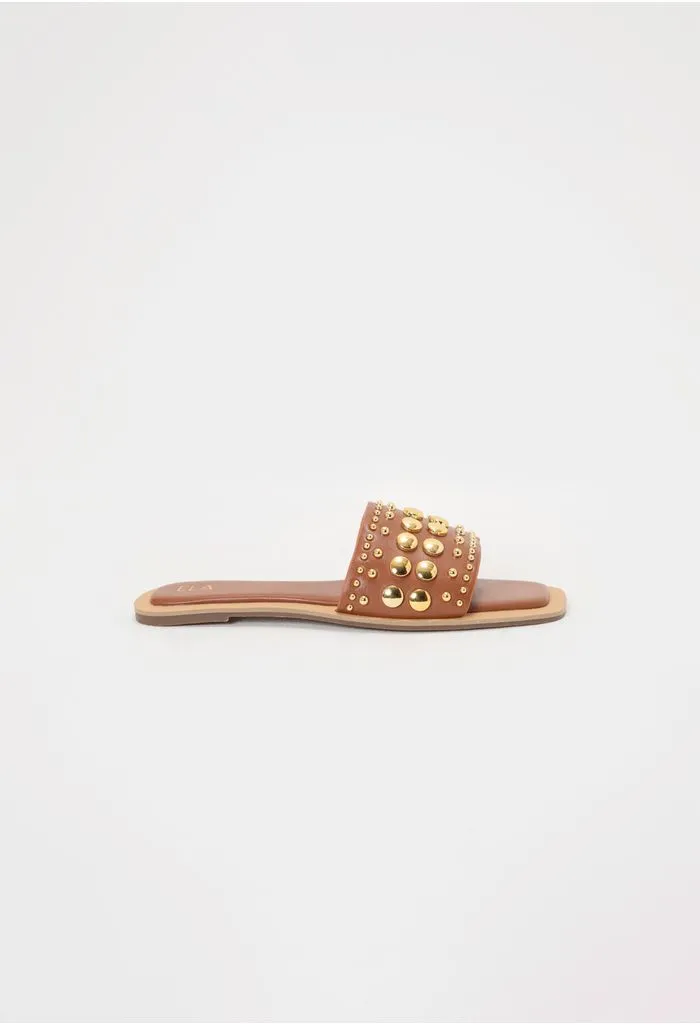 Sandalia plana con taches