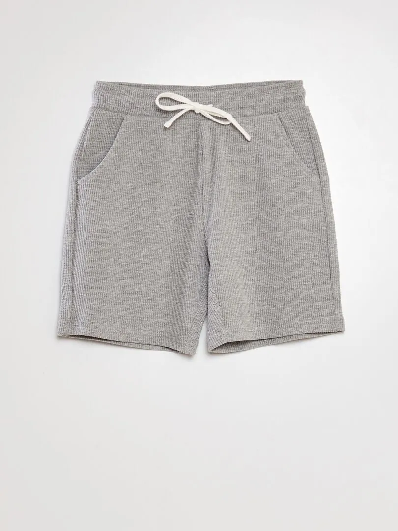 SHORT DE NIDO DE ABEJA  GRIS