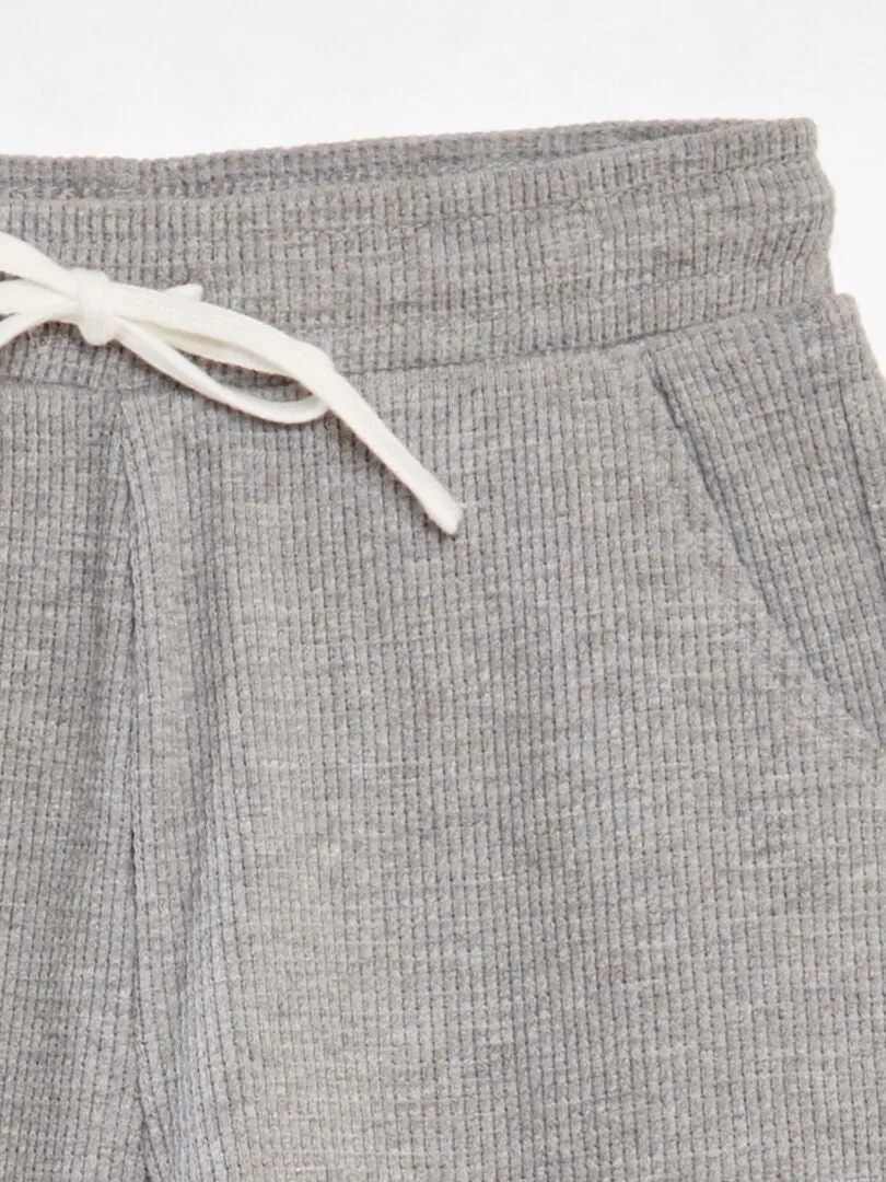 SHORT DE NIDO DE ABEJA  GRIS