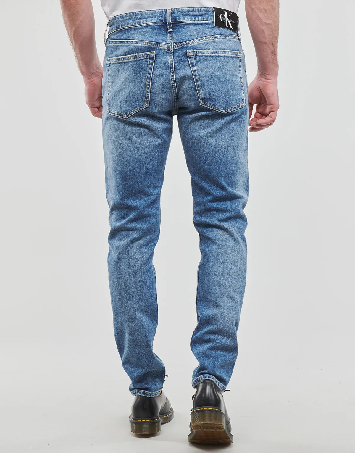 SLIM TAPER