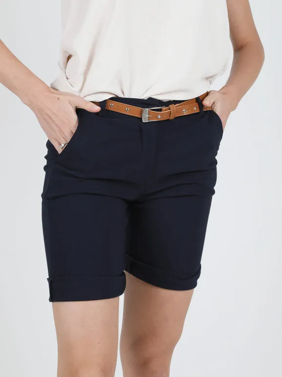 Solada Pantalón corto de mujer con cinturón.