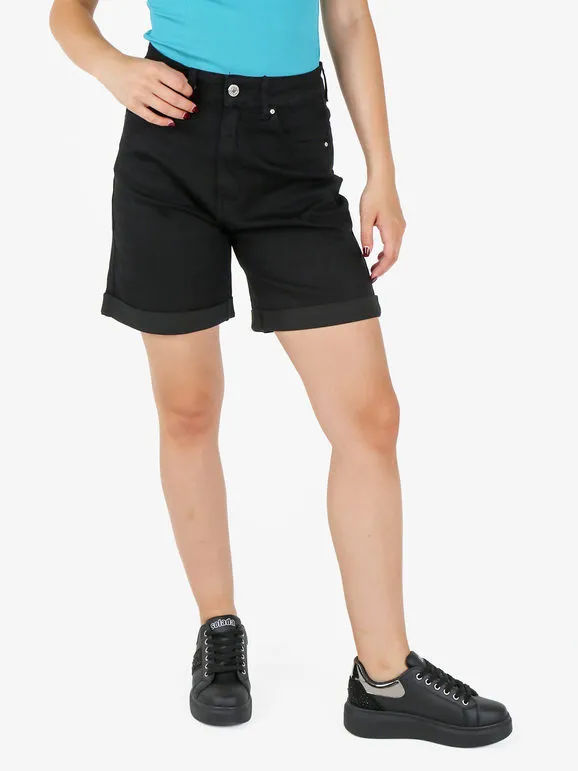 Solada Pantalón corto de mujer negro con puños.