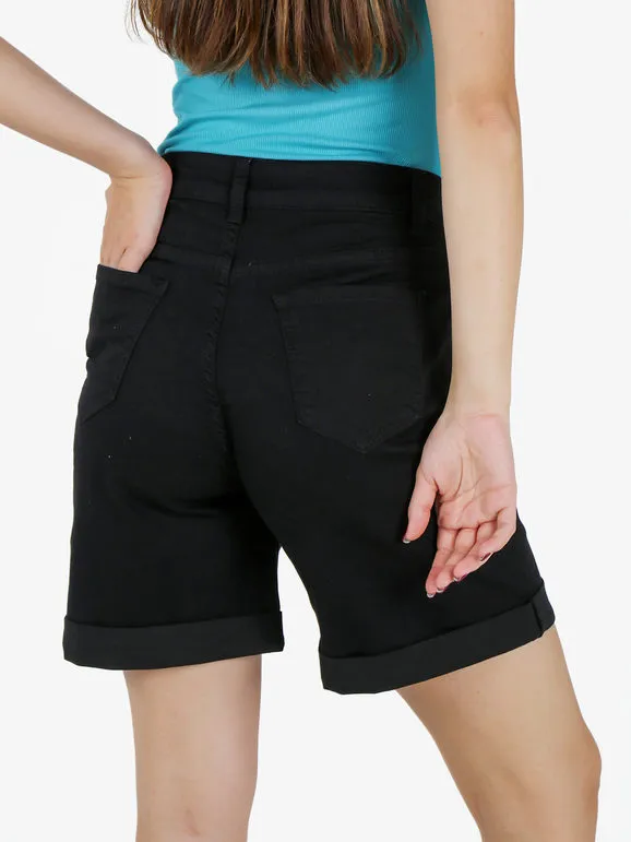 Solada Pantalón corto de mujer negro con puños.