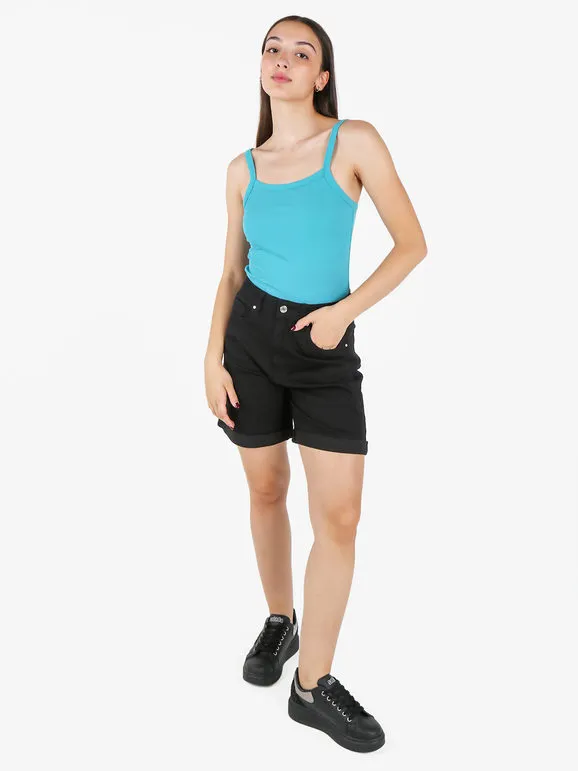 Solada Pantalón corto de mujer negro con puños.