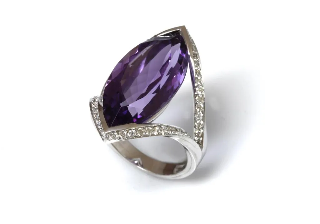 Sortija Oro Blanco Amatista y Diamantes