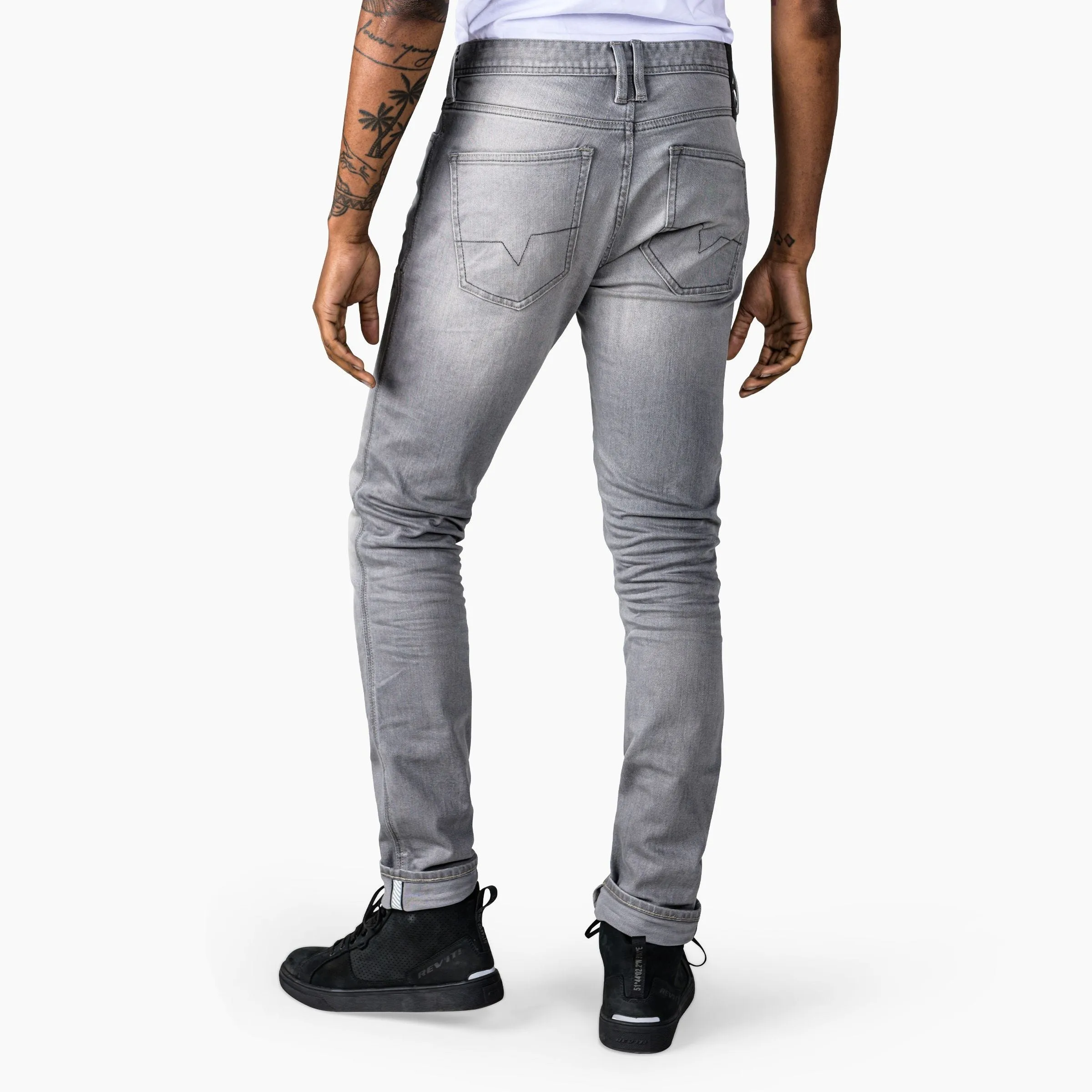 Vaqueros de estilo atemporal, Skinny Fit, para combinar en tus salidas urbanas.