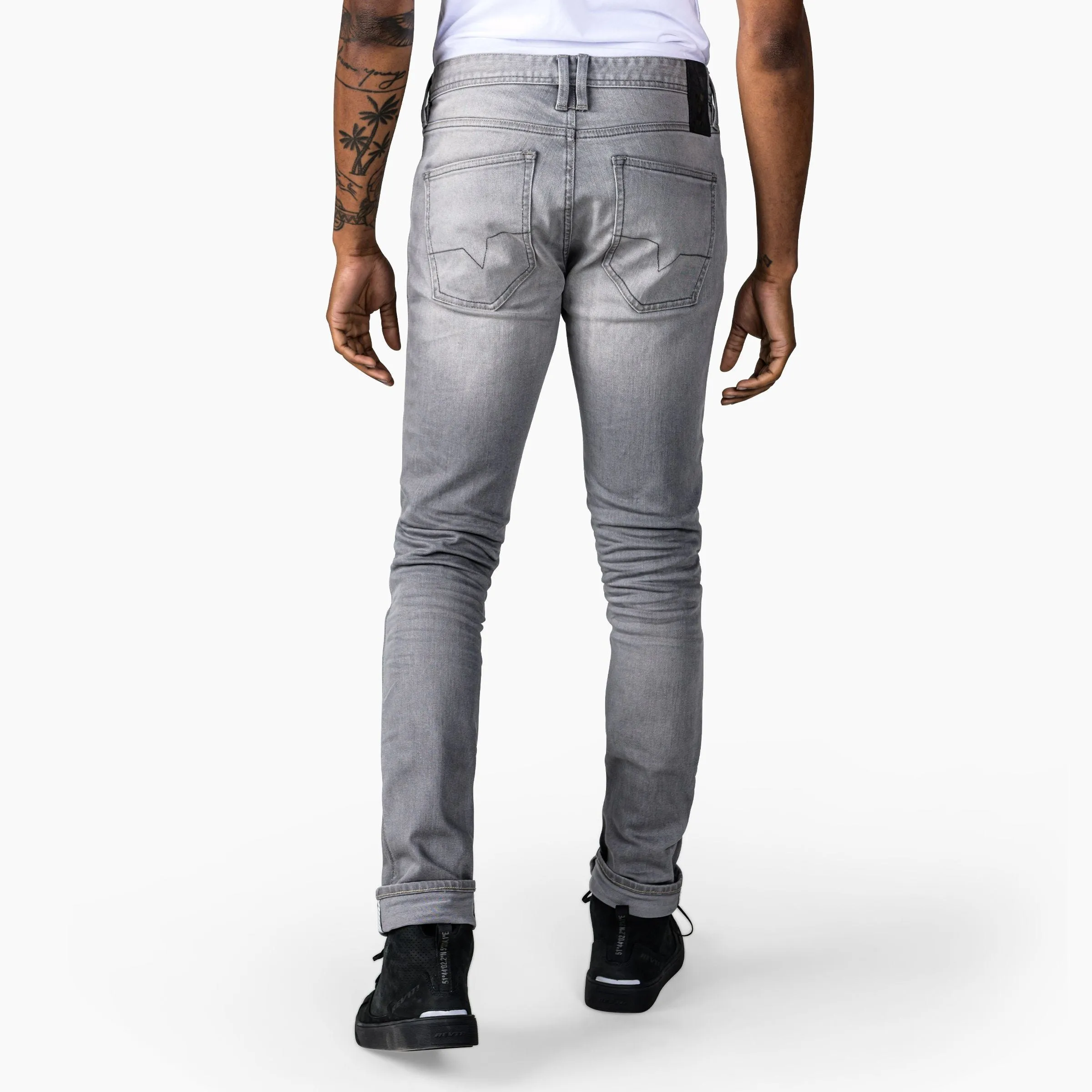 Vaqueros de estilo atemporal, Skinny Fit, para combinar en tus salidas urbanas.