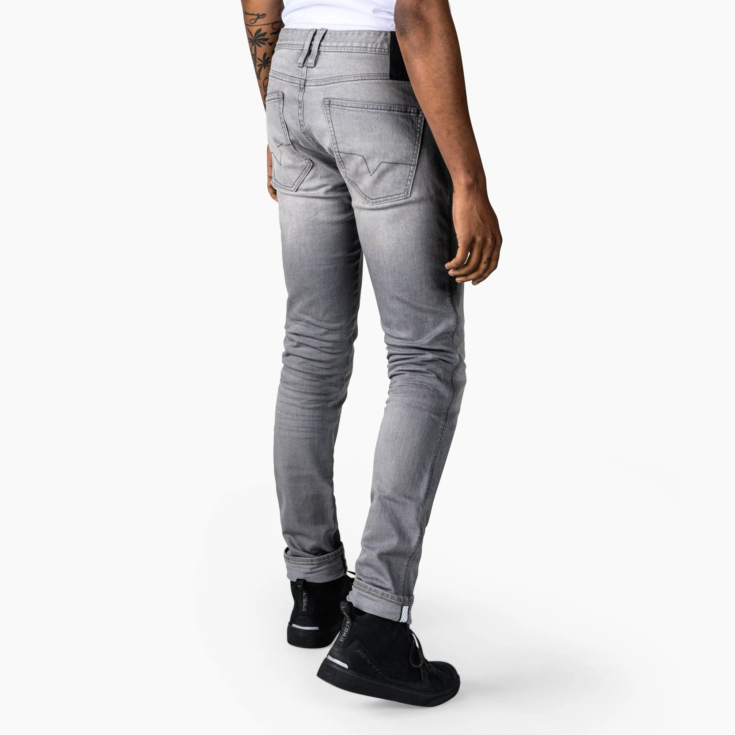 Vaqueros de estilo atemporal, Skinny Fit, para combinar en tus salidas urbanas.