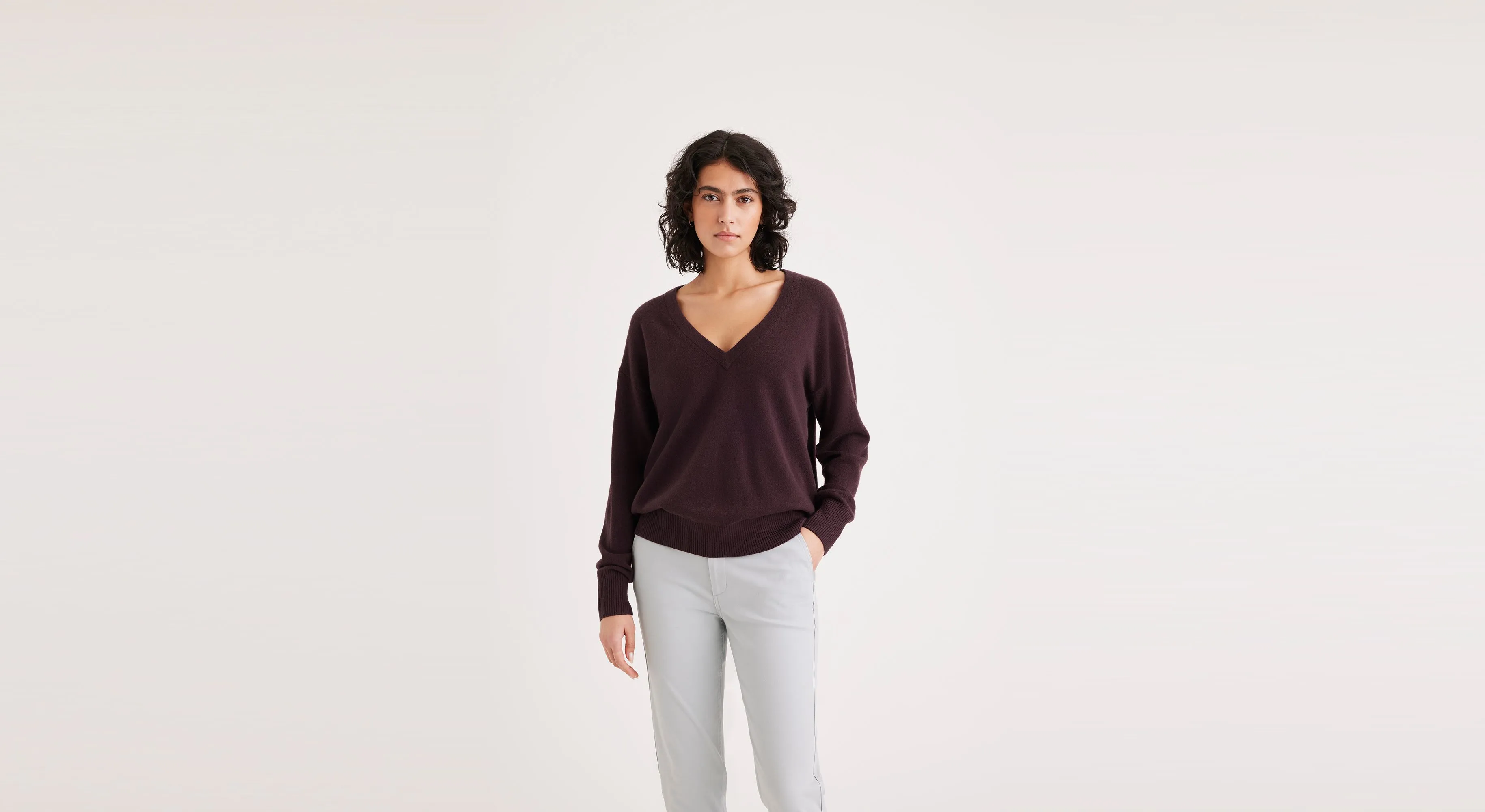 WOMEN'S REGULAR FIT VNECK SWEATER