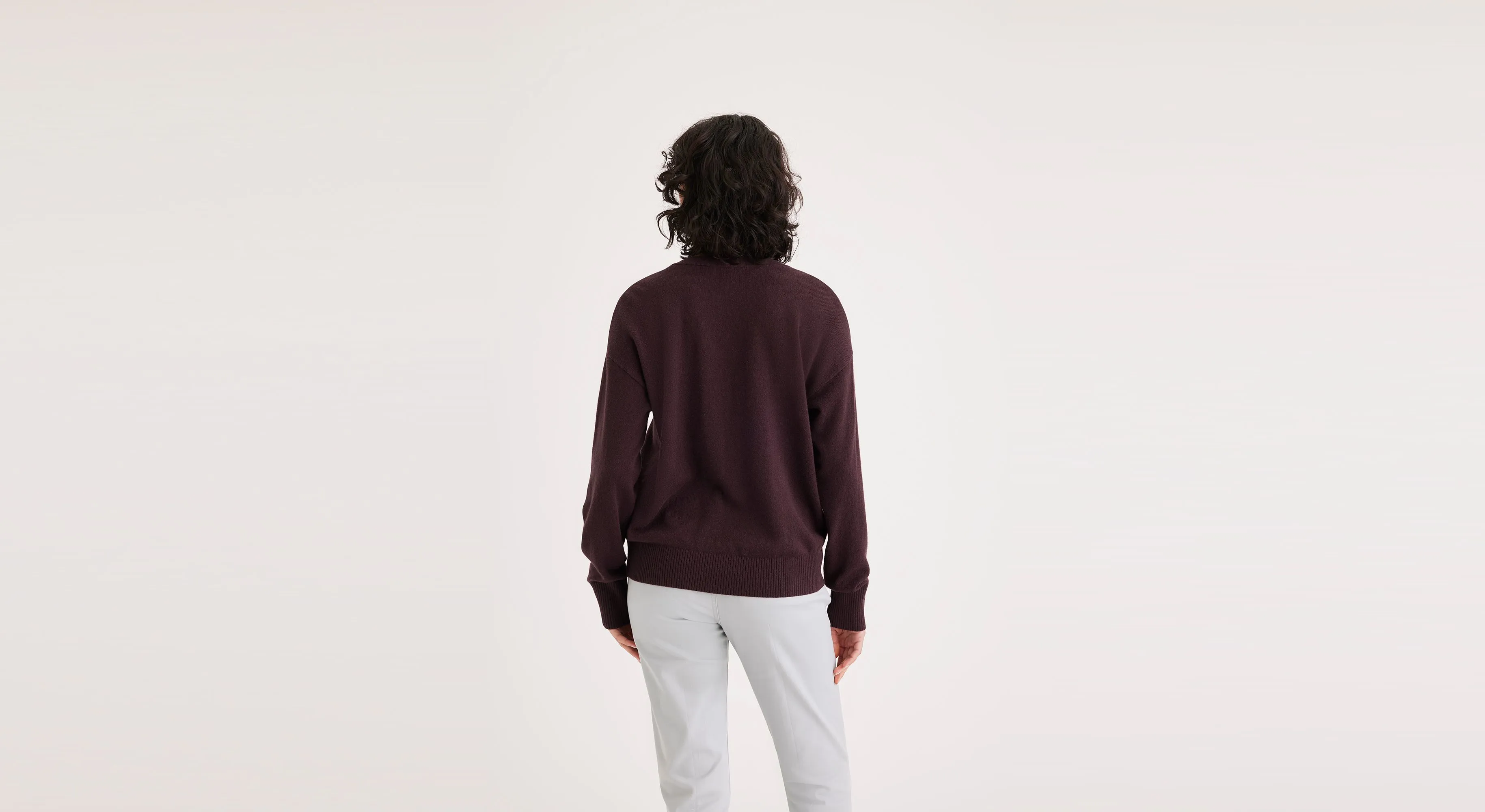 WOMEN'S REGULAR FIT VNECK SWEATER
