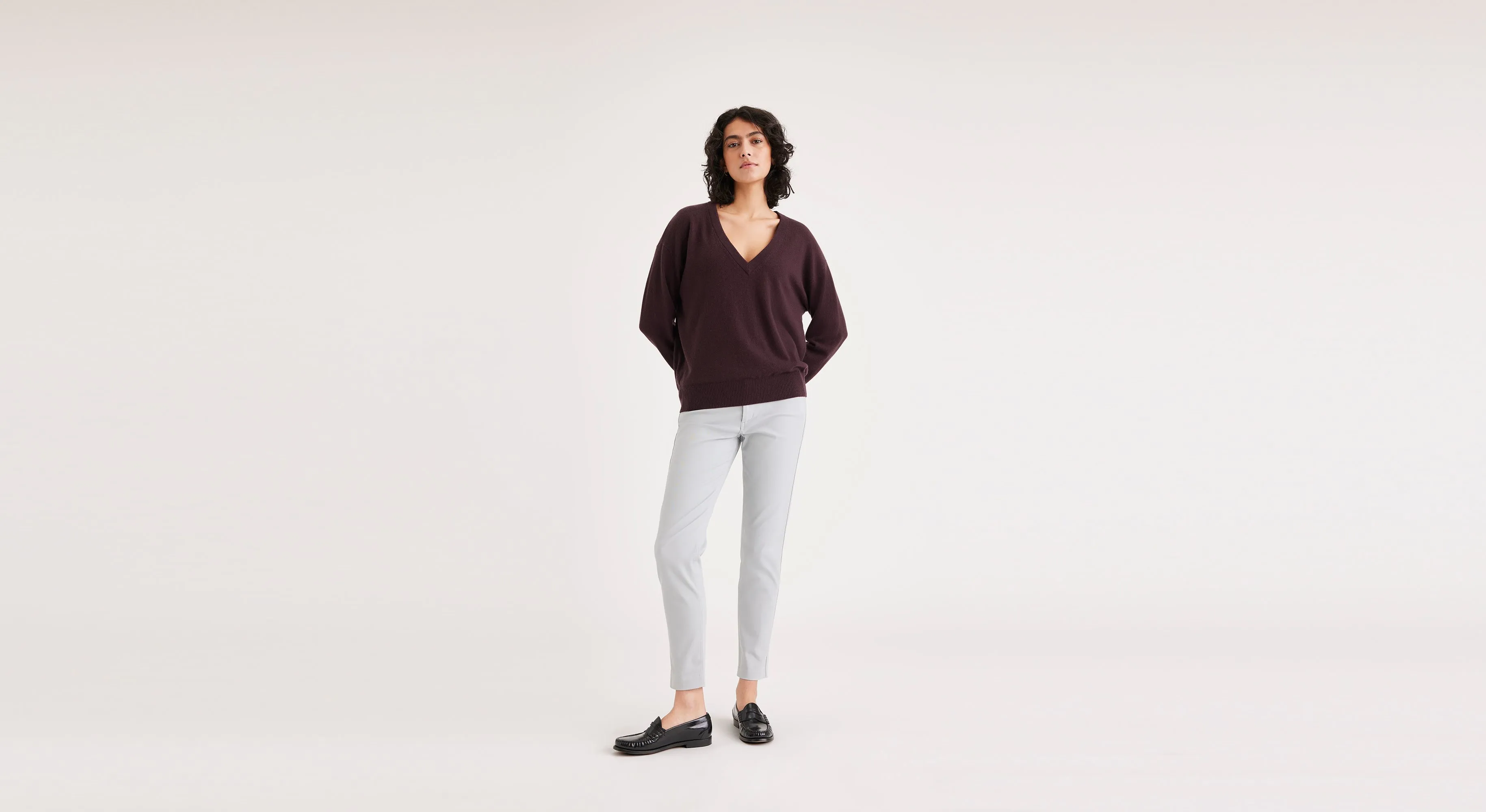 WOMEN'S REGULAR FIT VNECK SWEATER