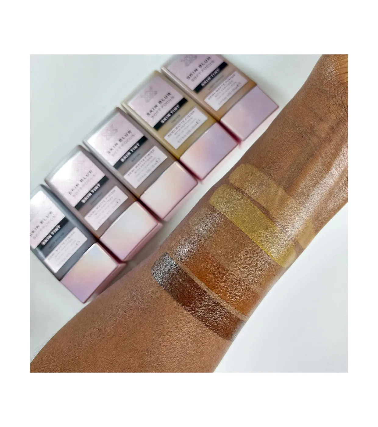 XX REVOLUTION  BASE DE MAQUILLAJE SKIN BLUR SOFT FOCUS SKIN TINT  MOCHA