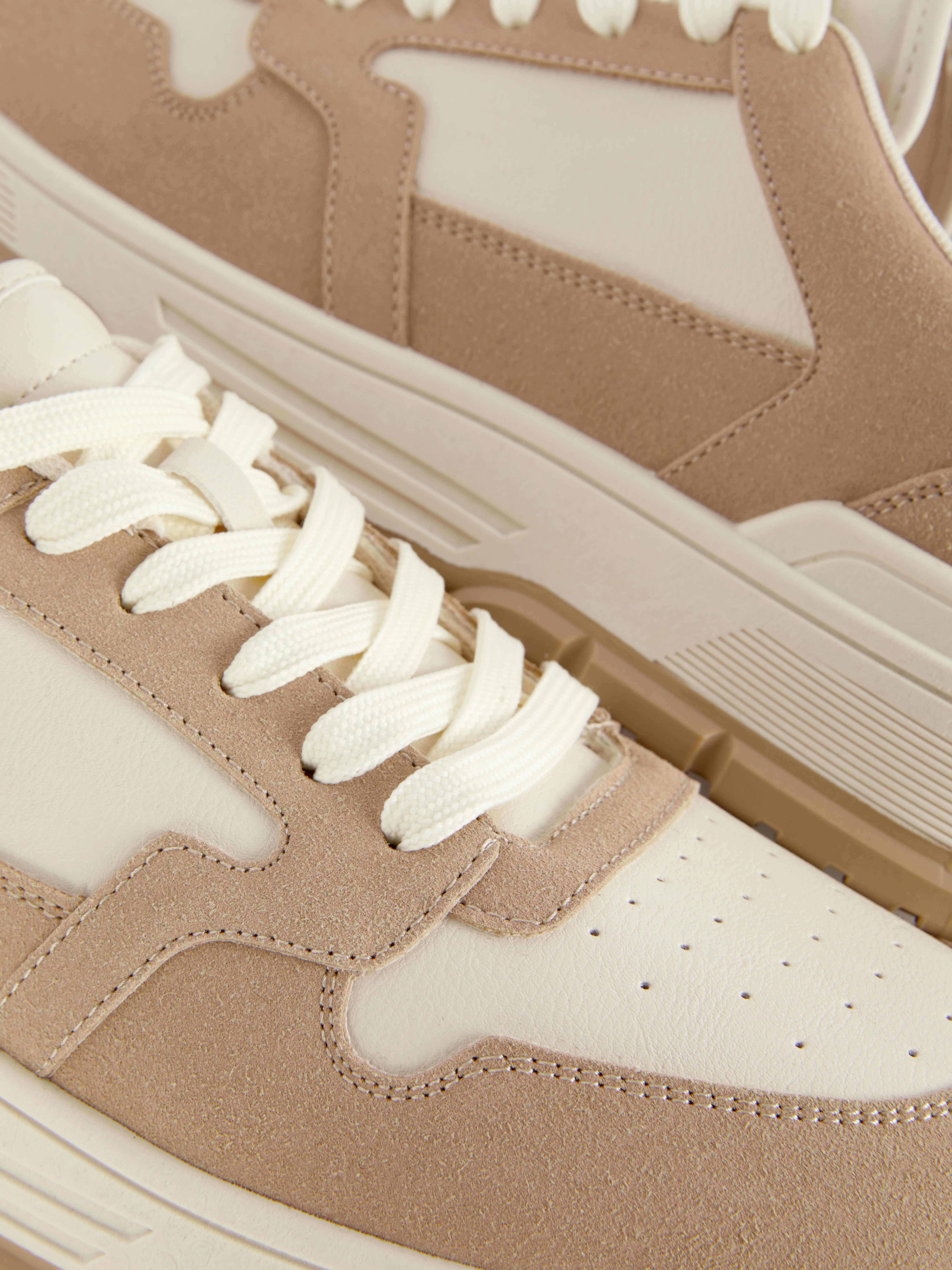 Zapatillas de skate gruesas con paneles